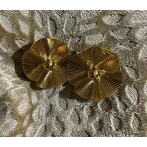 Vintage statement gold tone floral  clip on earrings